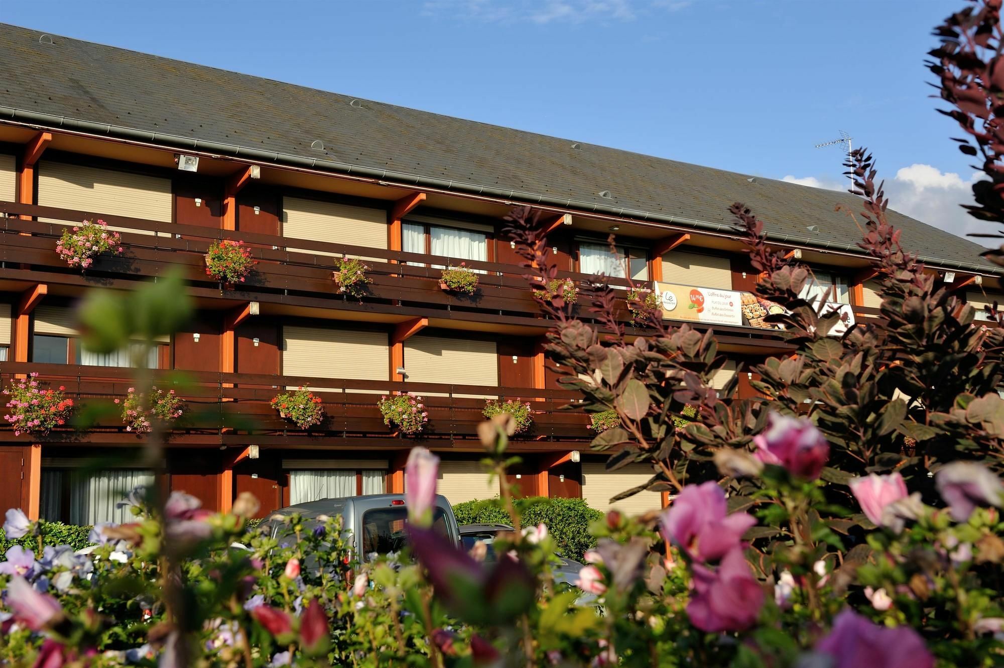 Campanile Saint-Etienne Est- Saint-Chamond Hotel Exterior foto